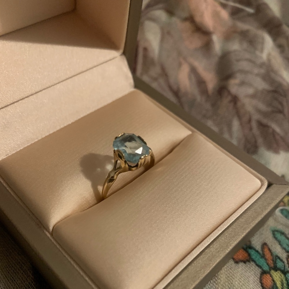 10k, dainty band, size 5 RING